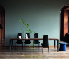 Обеденный стол  в необычной отделке Bontempi Casa Senso