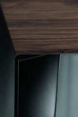 Обеденный стол  в необычной отделке Bontempi Casa Senso