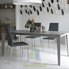 Обеденный стол  в необычной отделке Bontempi Casa Senso