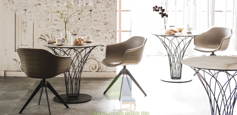 Небольшой стол на ажурном основании Cattelan Italia Nido Keramik Bistrot