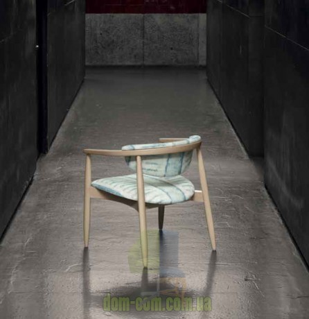 Деревянное кресло с подлокотниками Joanne M956