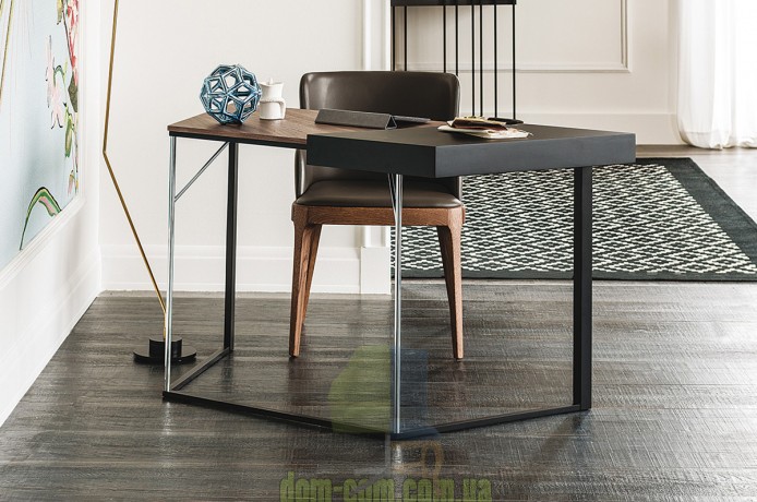 Необычный письменный стол Cattelan Italia Clarion