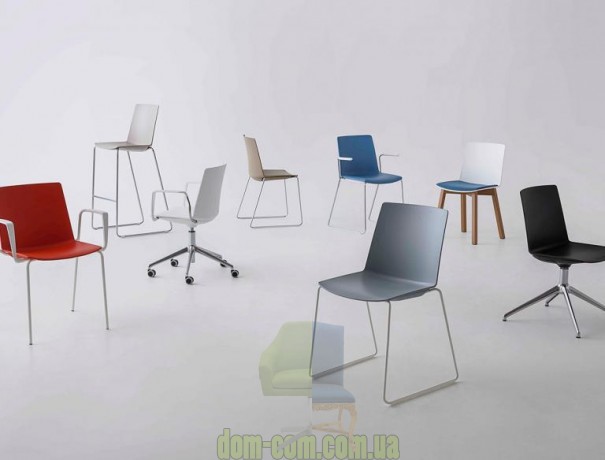 Поворотный стул на 5-ти лучевой основе Gaber JUBEL