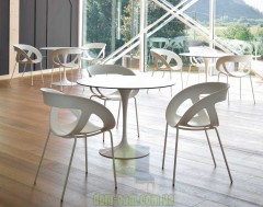 Комфортное кресло из технополимера Gaber Moema