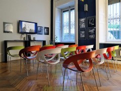 Комфортное кресло из технополимера Gaber Moema