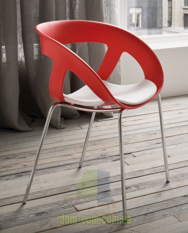 Комфортное кресло из технополимера Gaber Moema