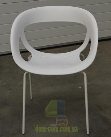 Комфортное кресло из технополимера Gaber Moema