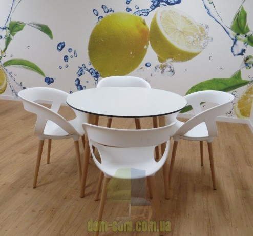 Кресло на ножках из полимера или дерева Gaber Moema