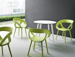 Кресло на ножках из полимера или дерева Gaber Moema