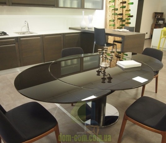 Необычный стол с телескопическим механизмом раскладывания Bontempi Giro