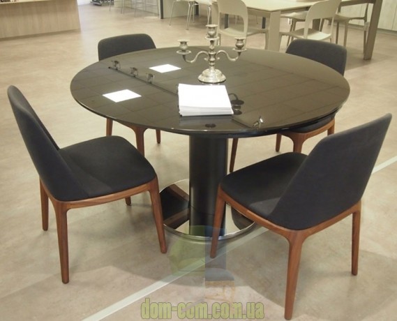 Необычный стол с телескопическим механизмом раскладывания Bontempi Giro