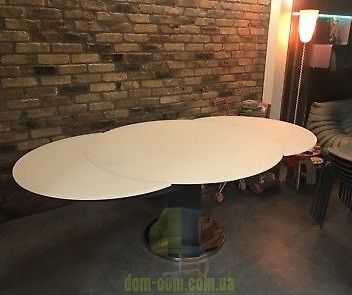 Необычный стол с телескопическим механизмом раскладывания Bontempi Giro