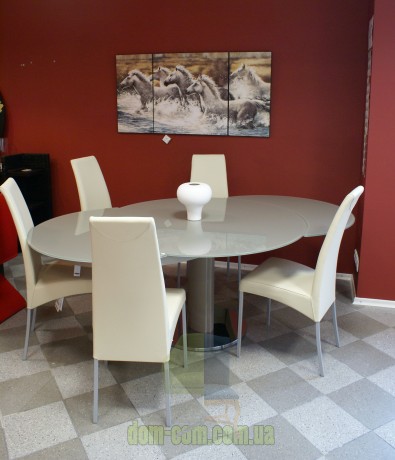 Необычный стол с телескопическим механизмом раскладывания Bontempi Giro